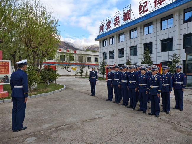 昌都市森林消防支队江达中队  组织开展队容风纪检查