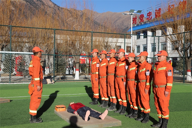 昌都市森林消防支队江达中队  组织开展卫生救护训练